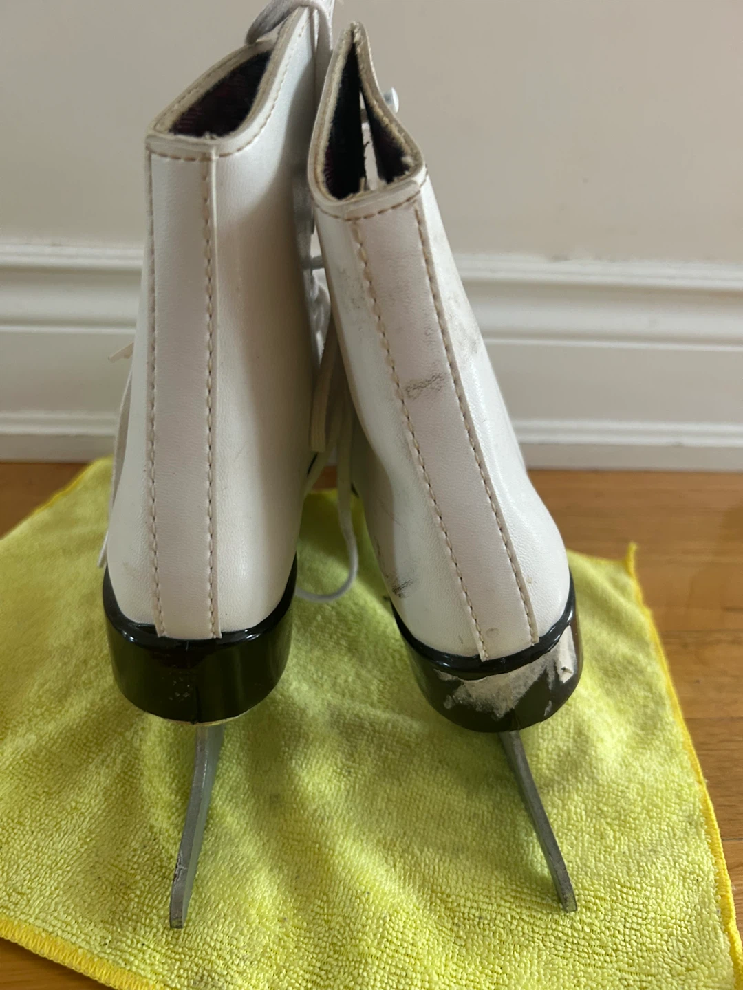 White Figure Skates - photo 5