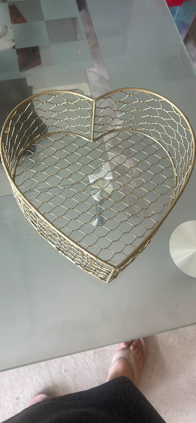 Heart-shaped wire basket