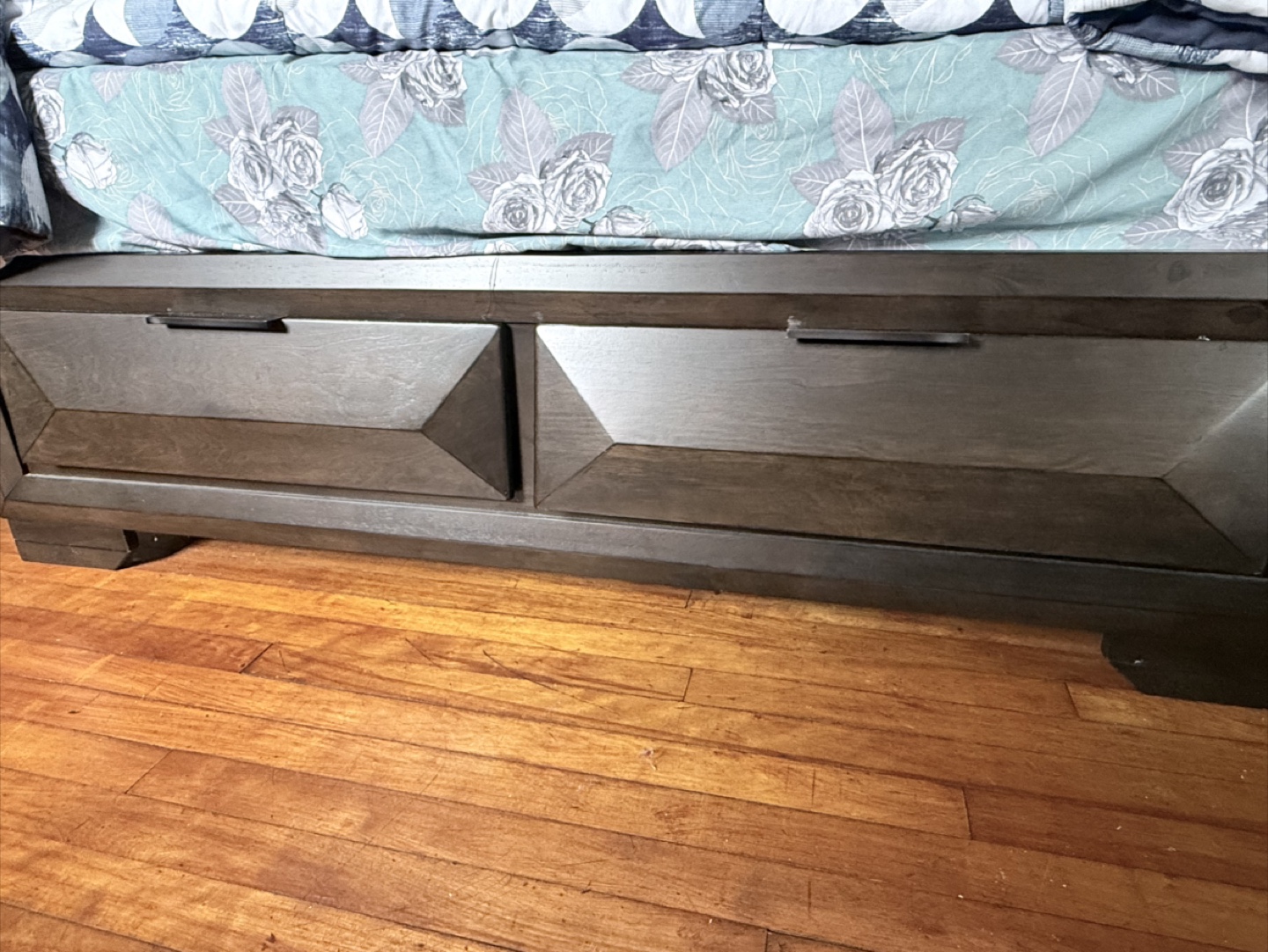 Queen bed with night stands - photo 2