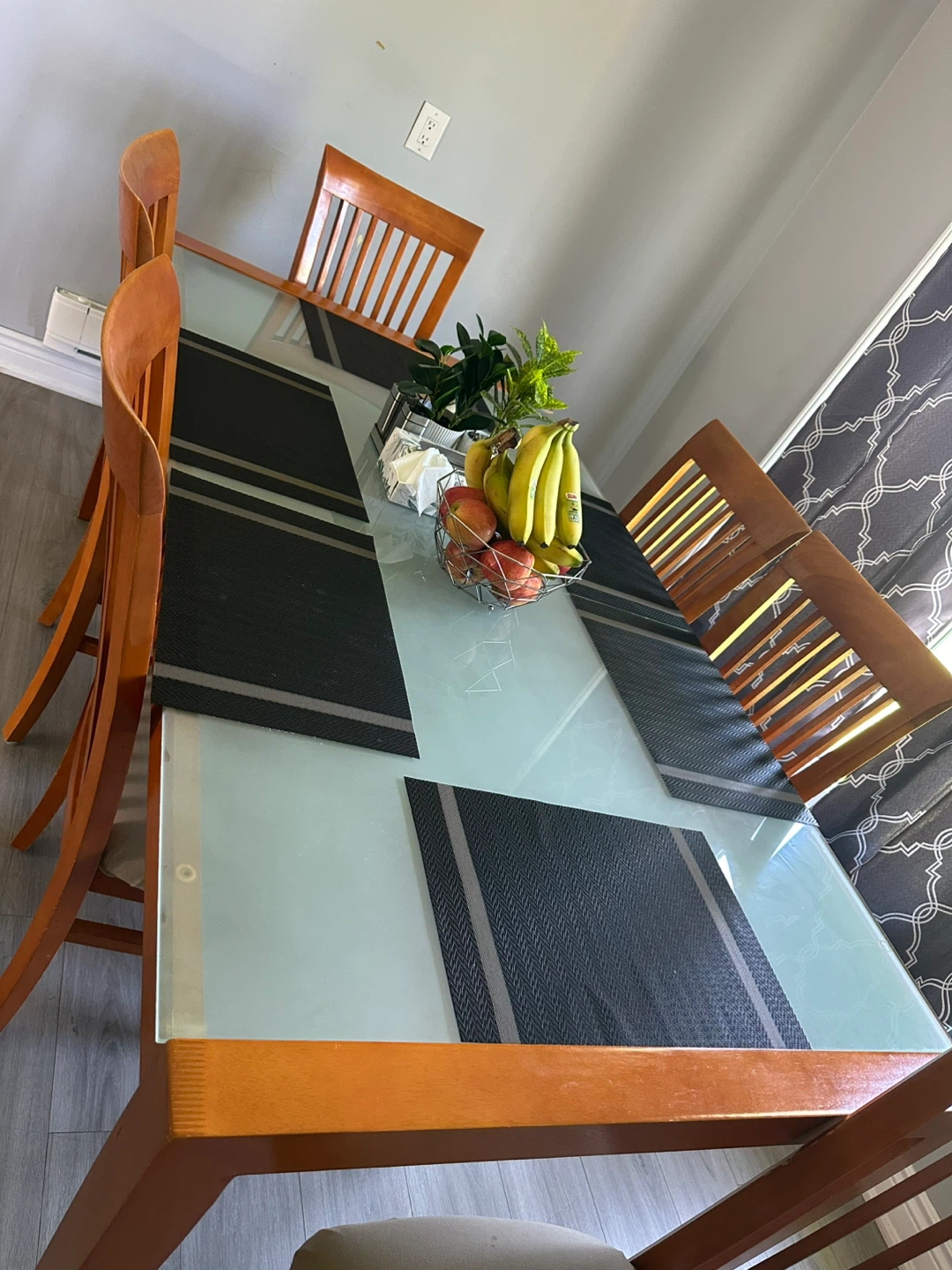 Dinning table with 6 chairs