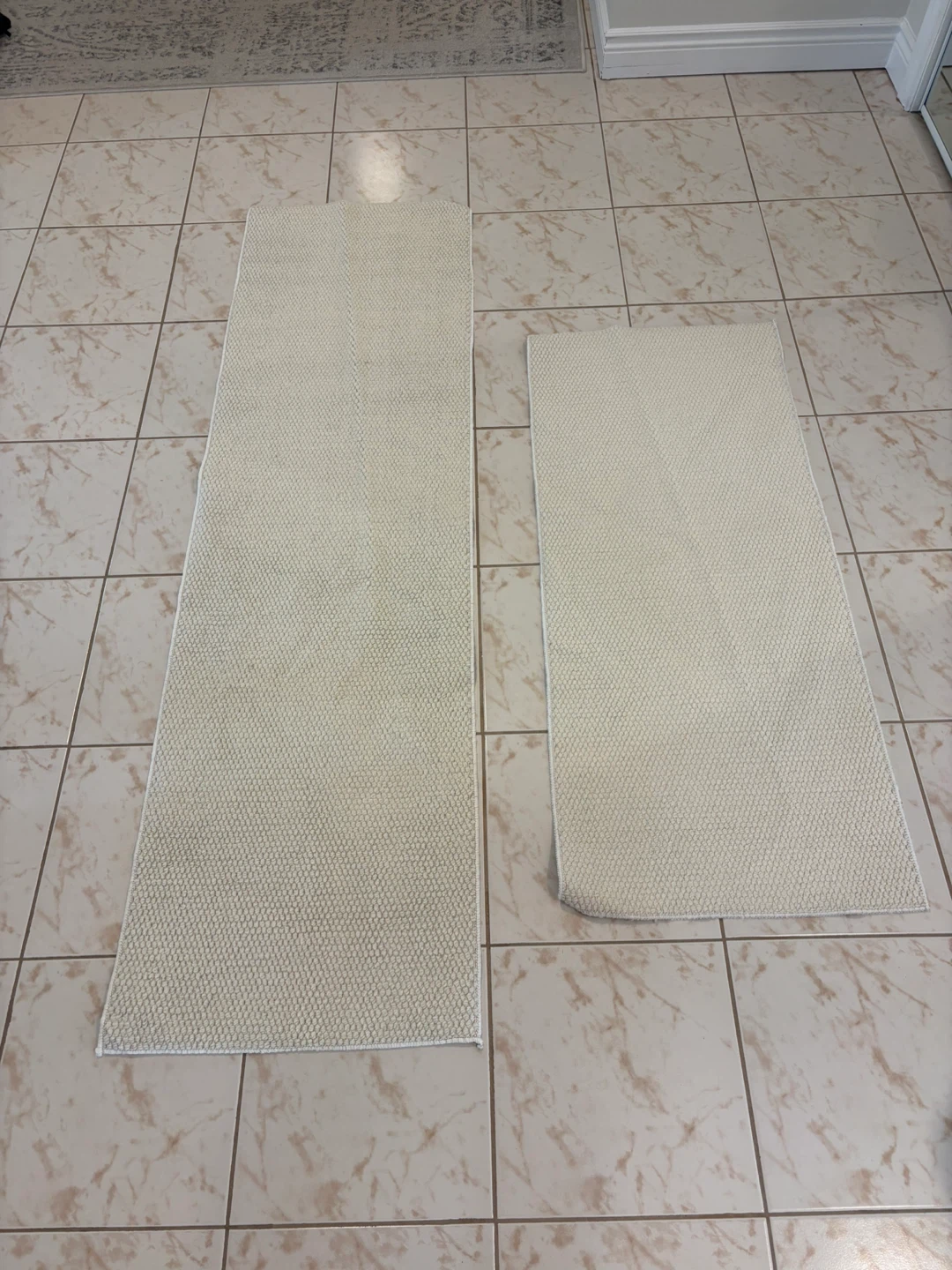 Beige carpet - set of 2