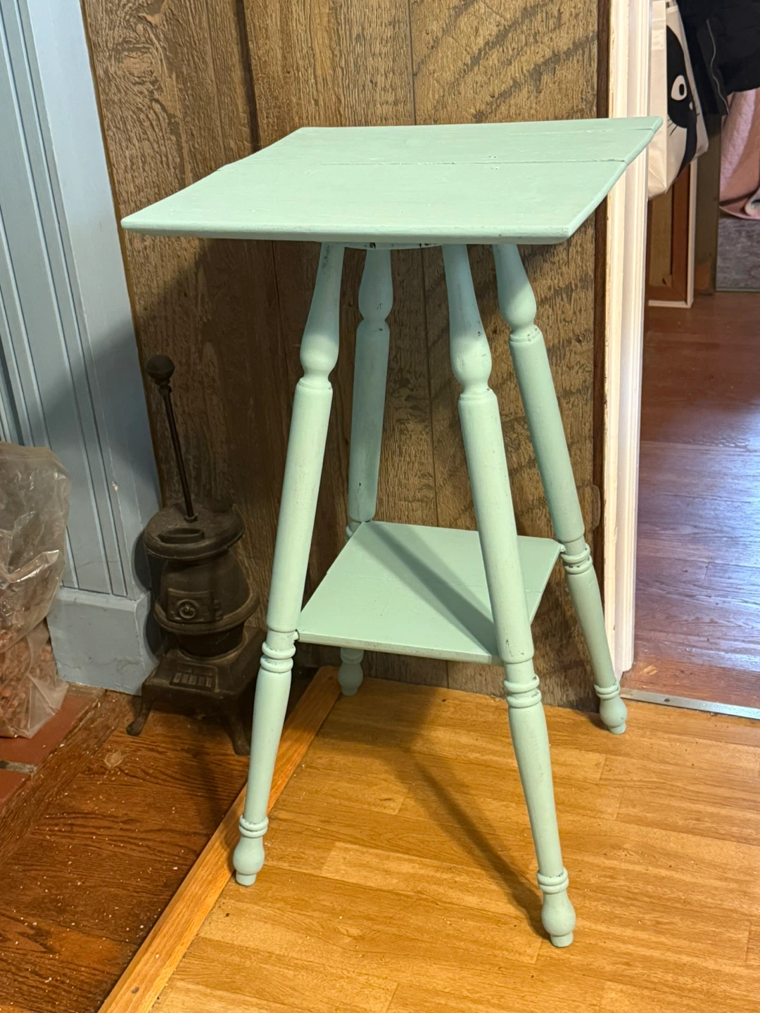 Shabby chic tiered table