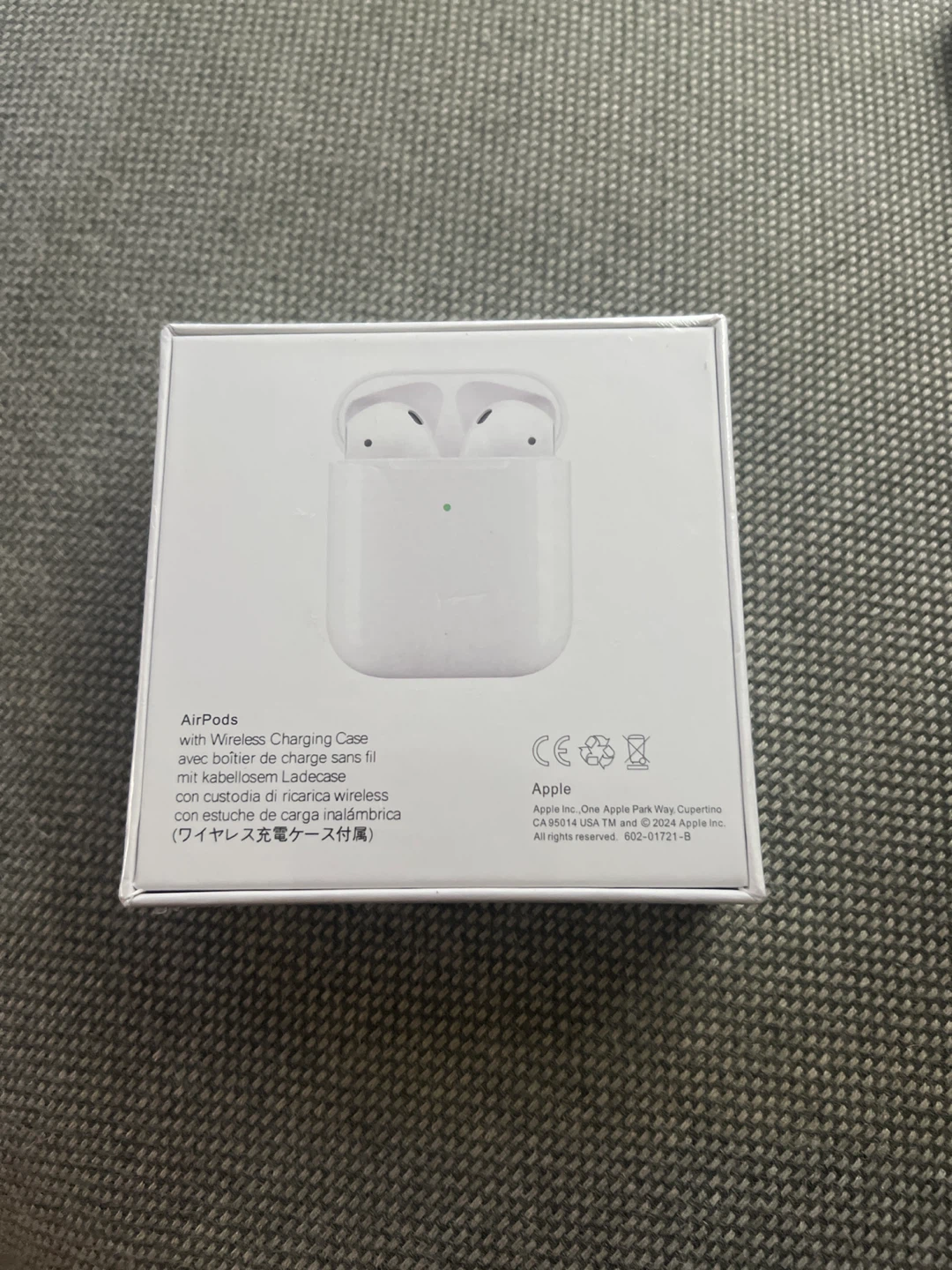 Apple AirPods with Wireless Charging Case - photo 2