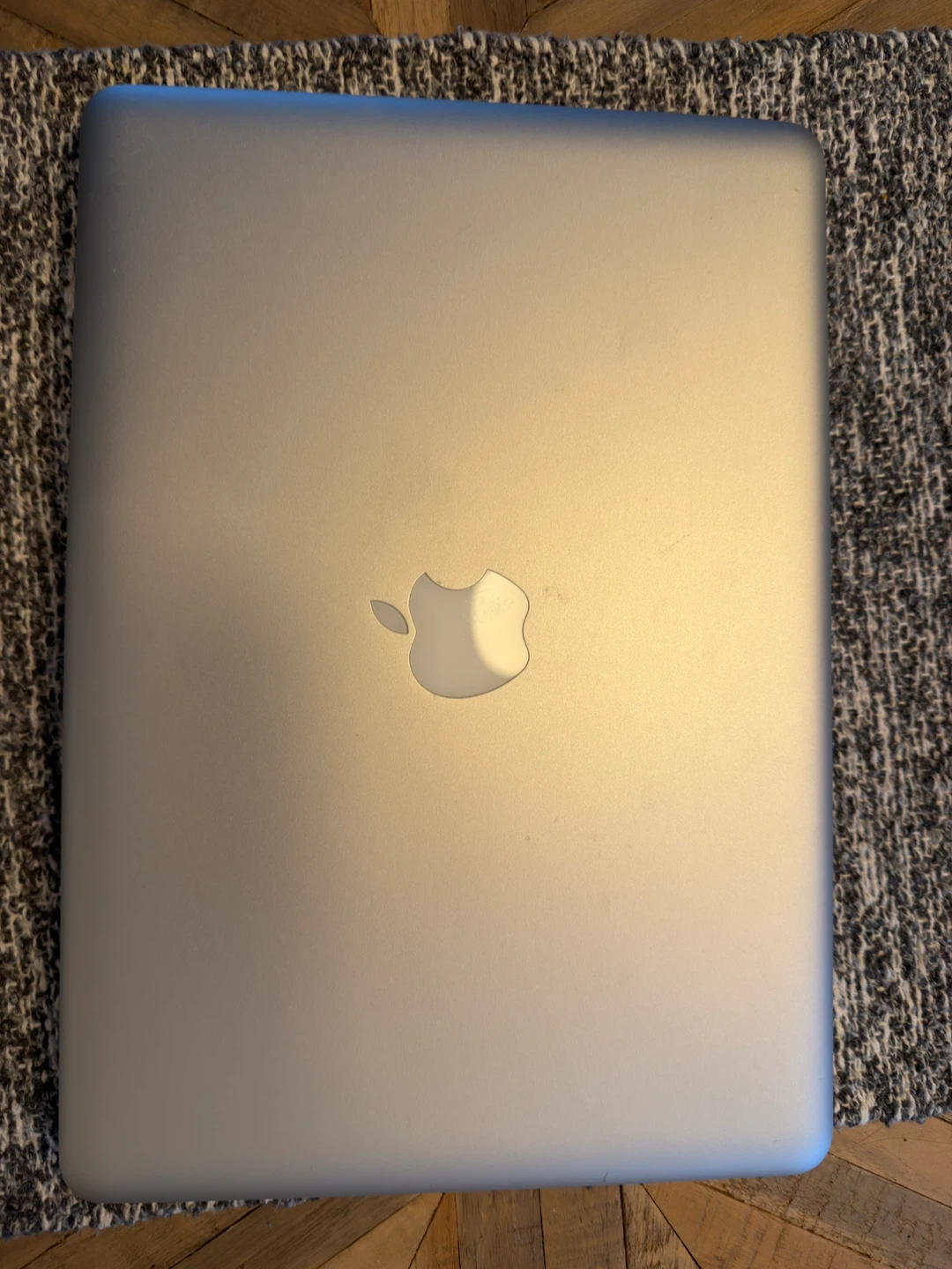 MacBook Pro - 13 inch screen, 8GB