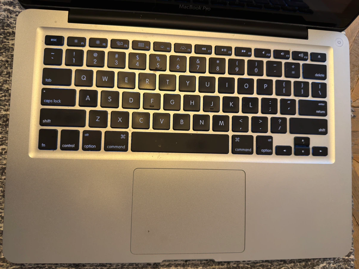 MacBook Pro - 13 inch screen, 8GB - photo 3