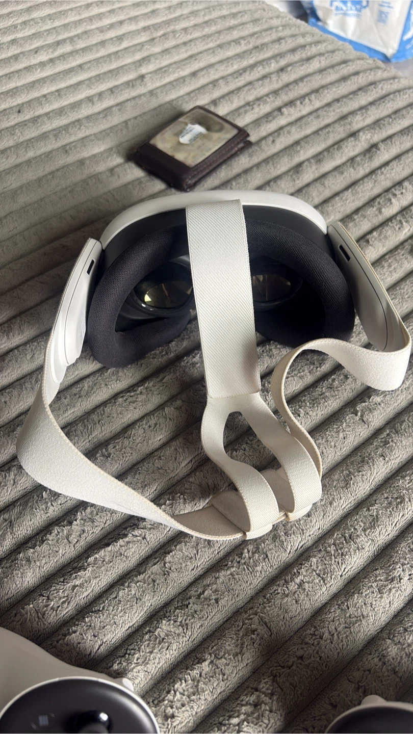 Meta Quest 3 VR Headset with Controllers - photo 2