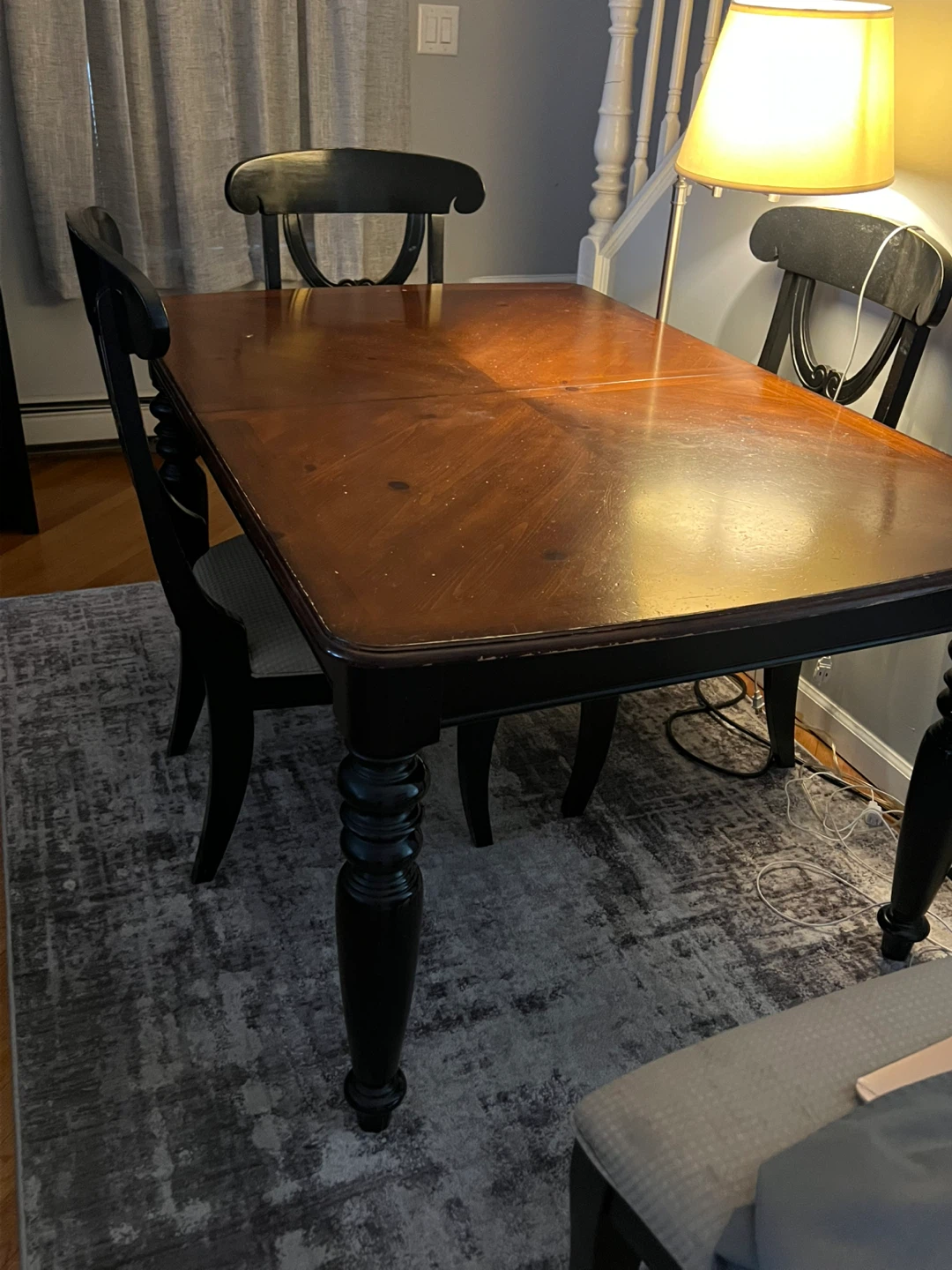 Table and chairs - photo 3