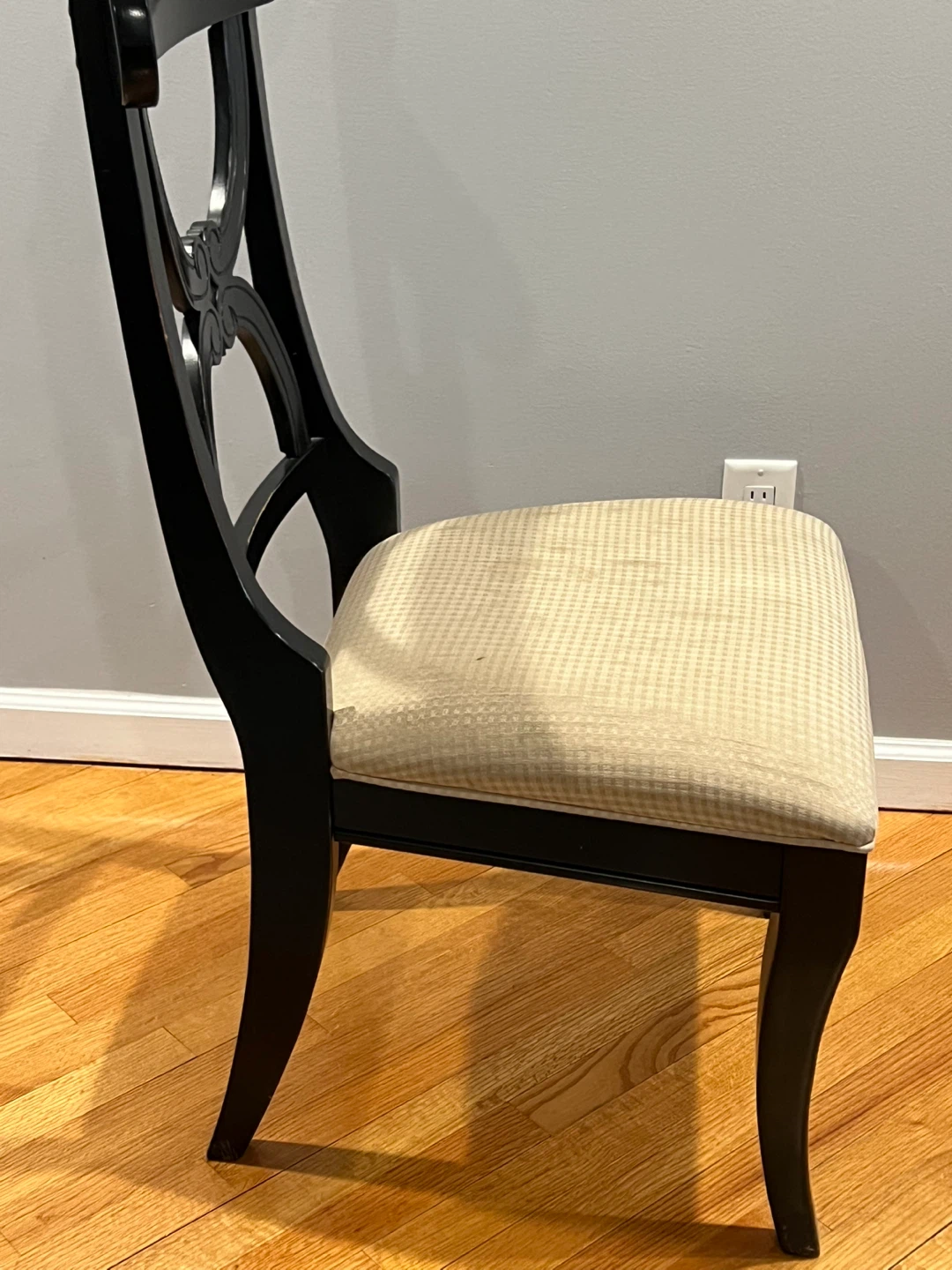 Table and chairs - photo 4