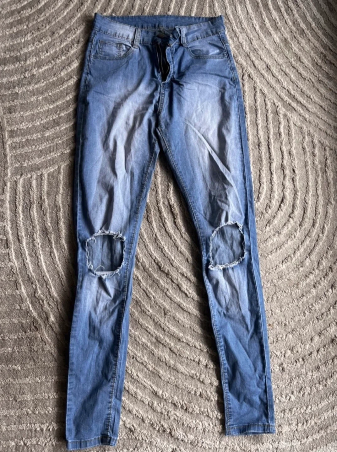 Jeans $10 each or both $15. Sz 0-2 - photo 2