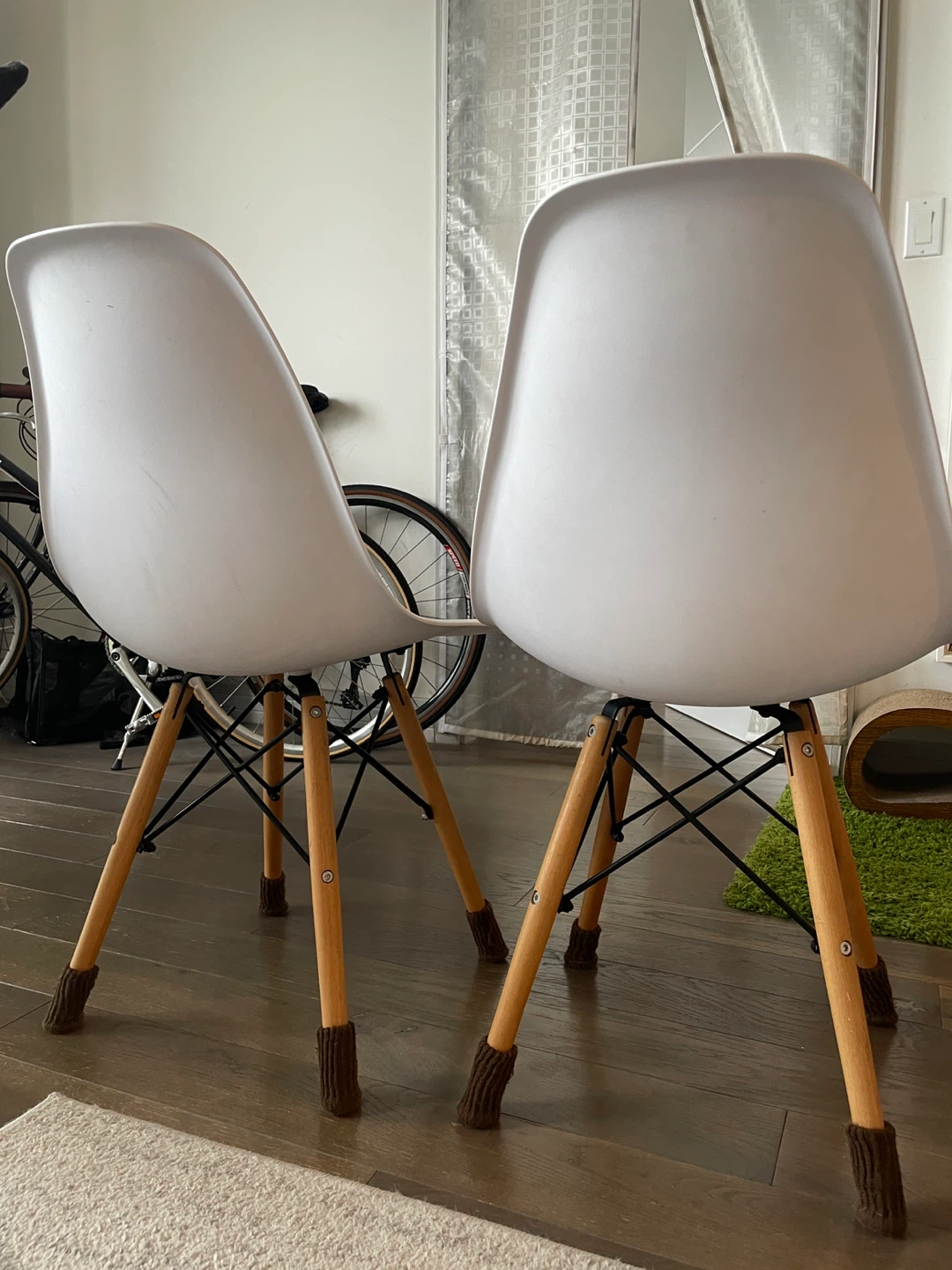 Set of 2 White Chairs - photo 2