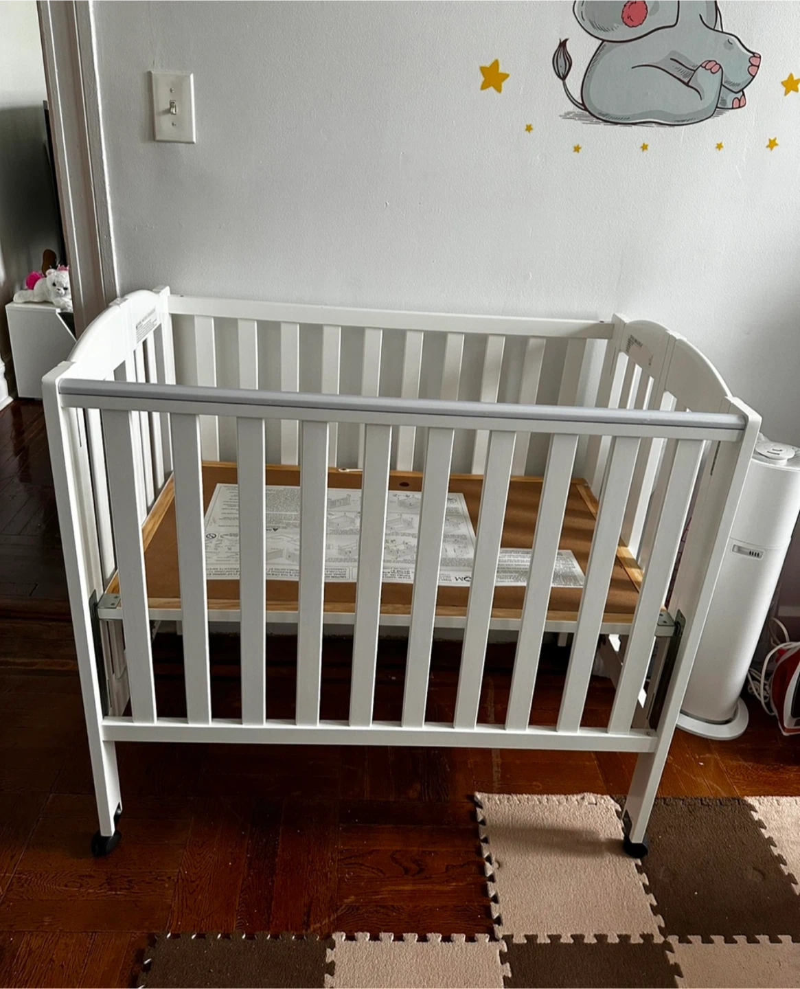 Dream On Me 2-in-1 Folding Portable Mini Crib, White