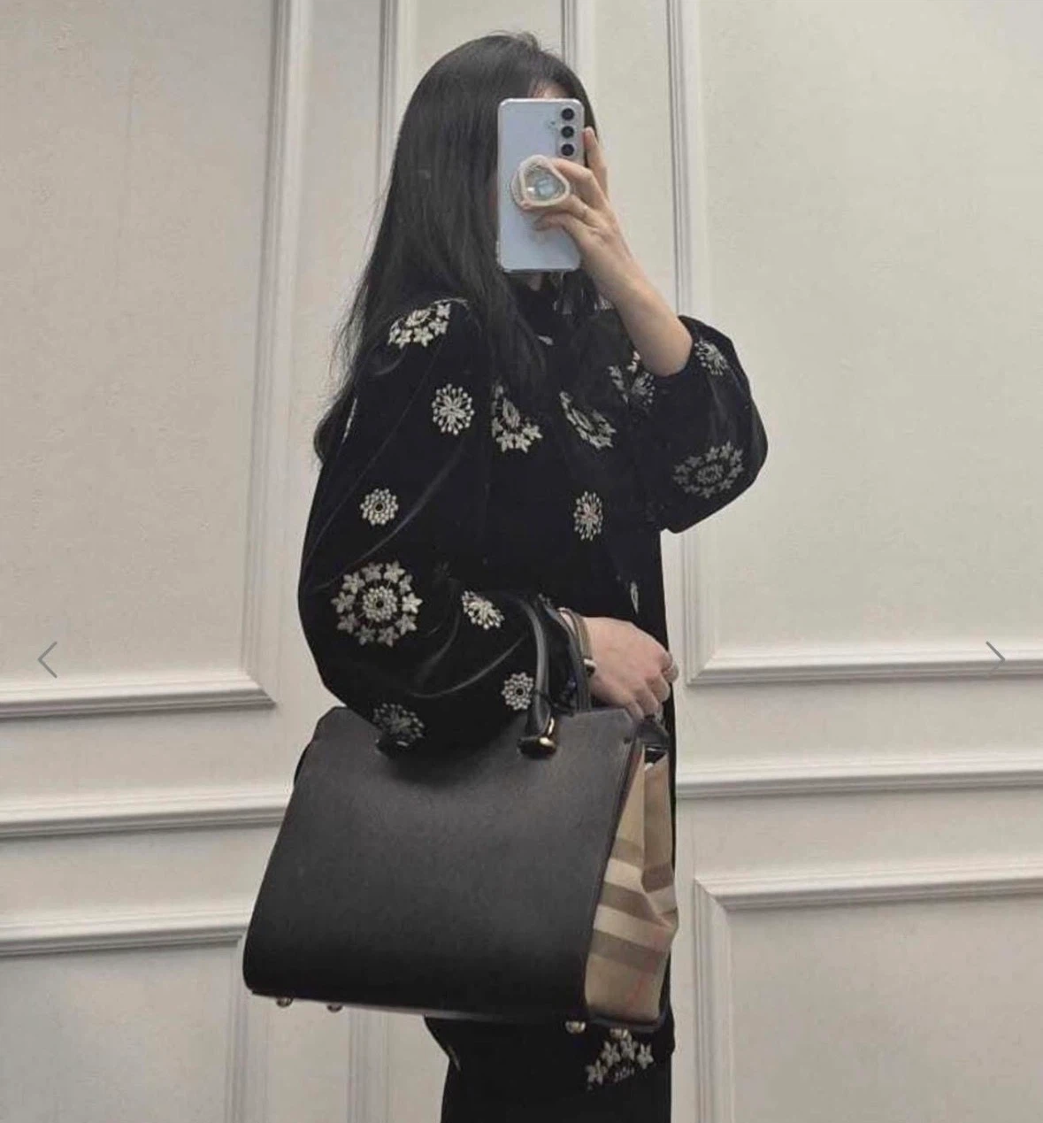 Authentic Burberry Tote in Brown and Black - photo 2