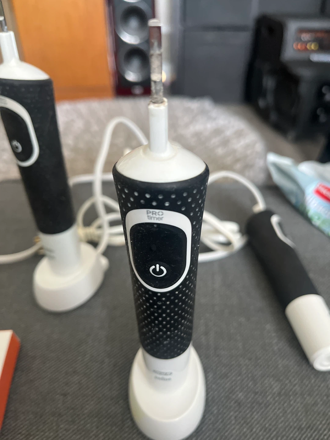 Braun Electric Toothbrush Set with Replacement Heads - photo 2