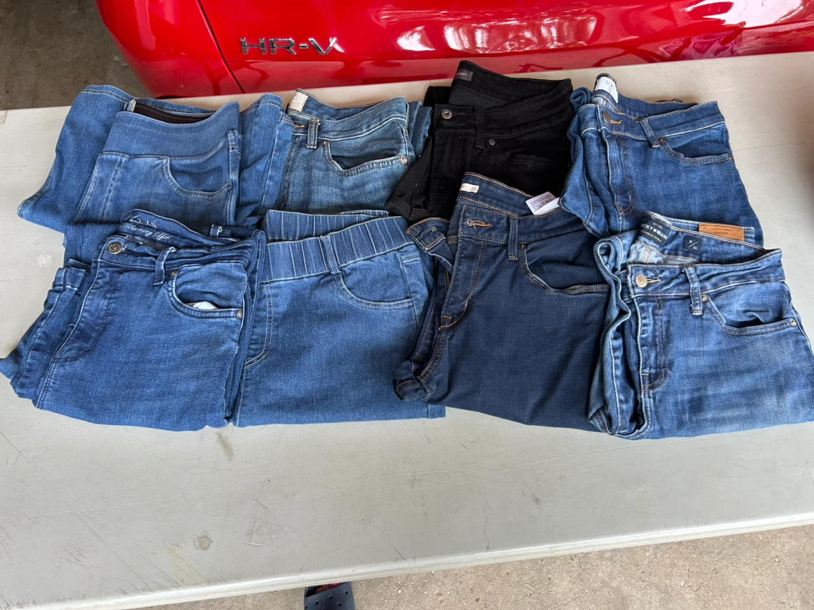 Lot of  8 Women's Jeans