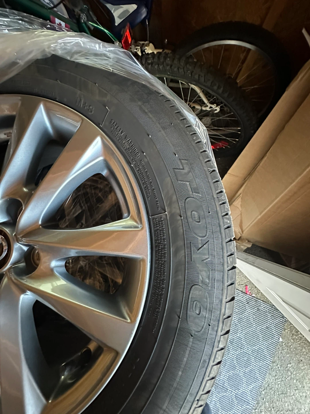 Almost new 205/60/R16 92H Toyo Proxes A37 all season tires