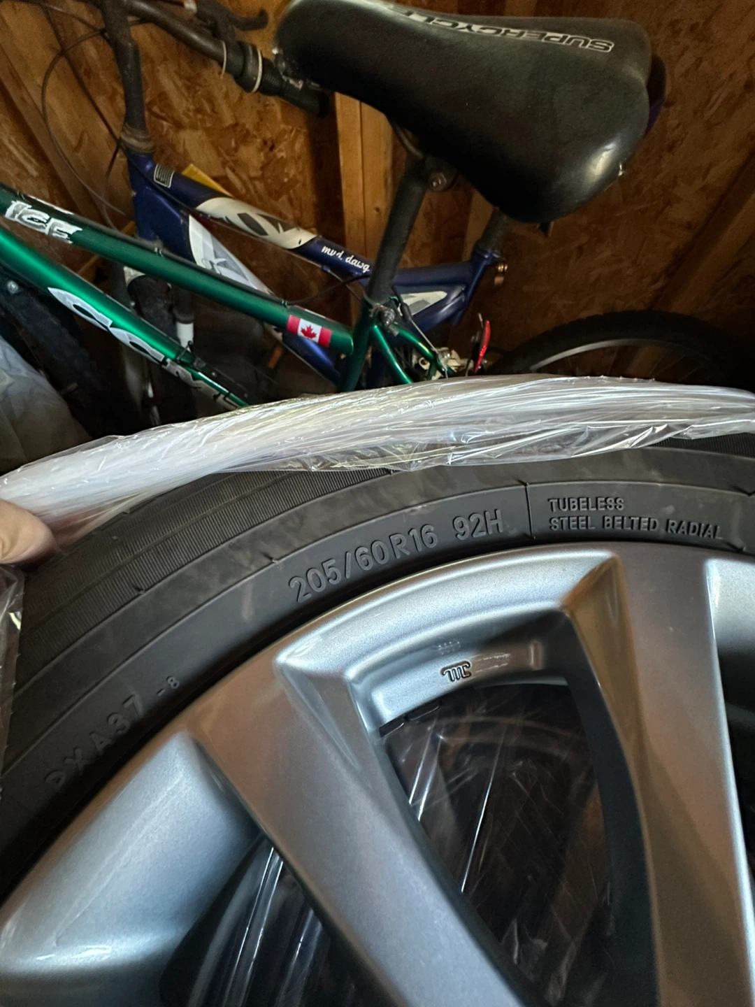Almost new 205/60/R16 92H Toyo Proxes A37 all season tires - photo 2