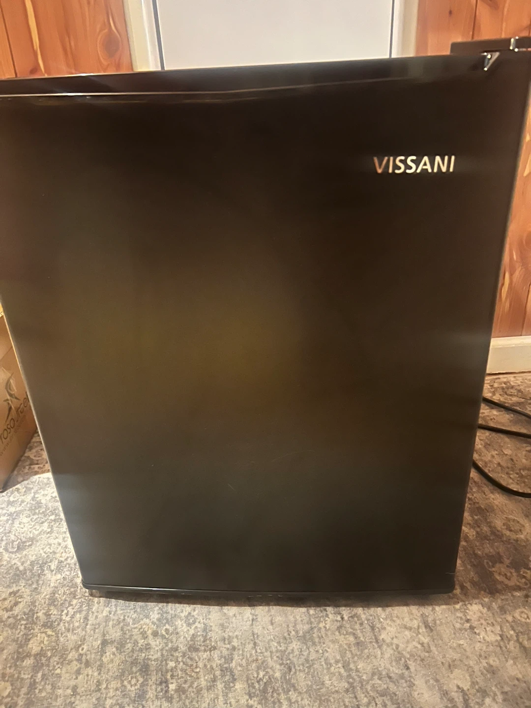 VISSANI Mini Fridge