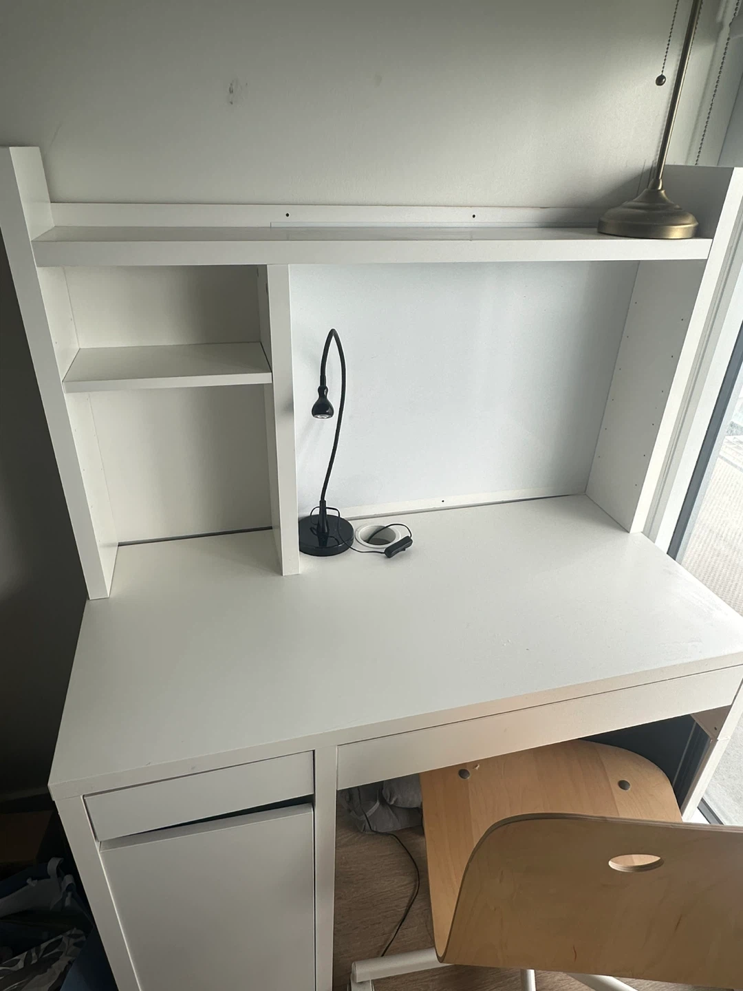 DESK, CHAIR, LIGHT ALL INCLUDED - photo 2