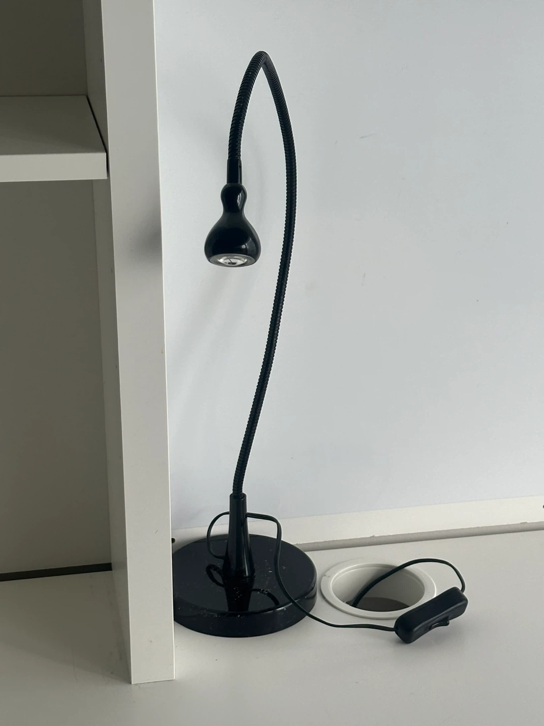 DESK, CHAIR, LIGHT ALL INCLUDED - photo 4
