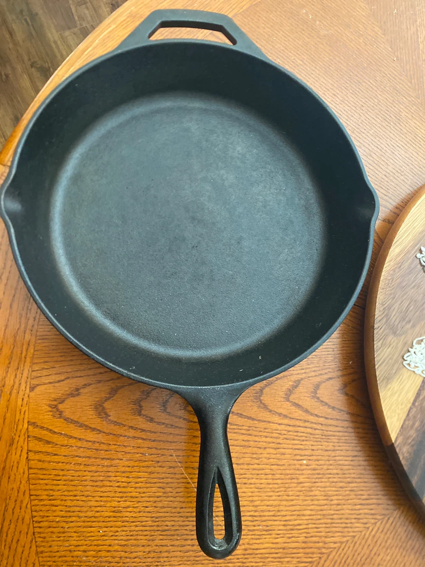 Lodge 10.5 inch Cast Iron Skillet