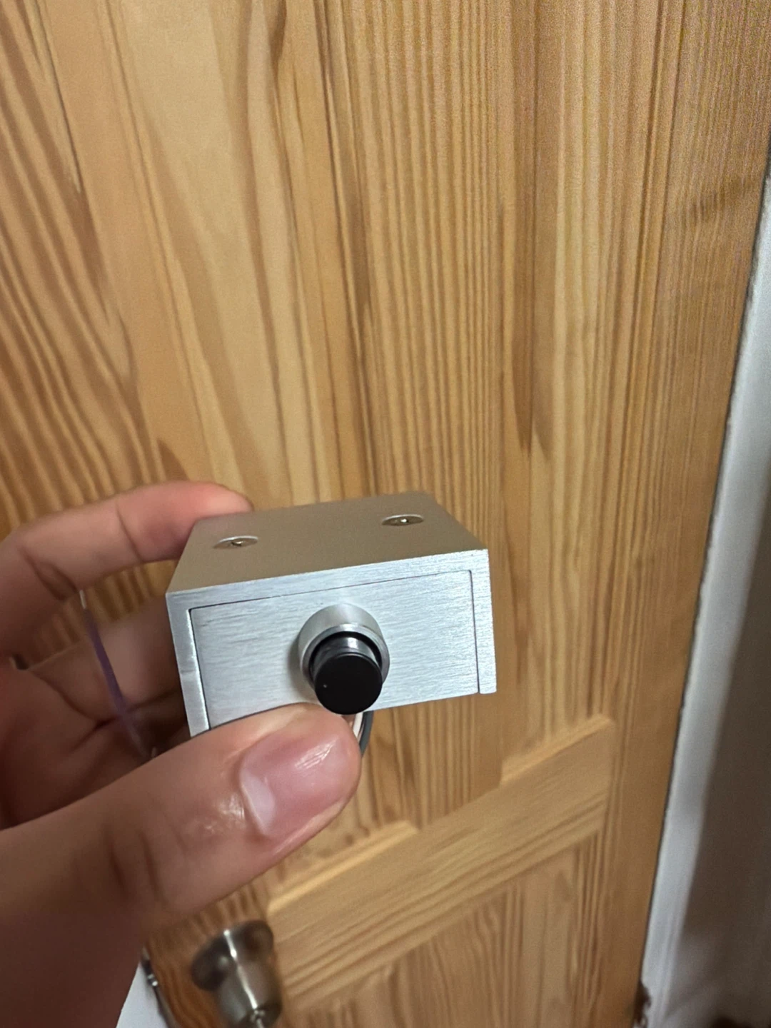 Locknetics SPDT MOM. PUSH BUTTON 660-PB