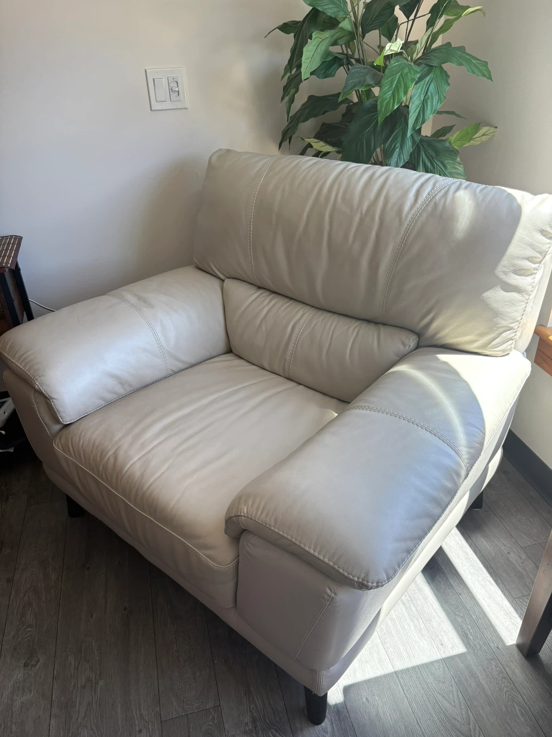 Leons Toscana Leather Sofa and Chair Set - White