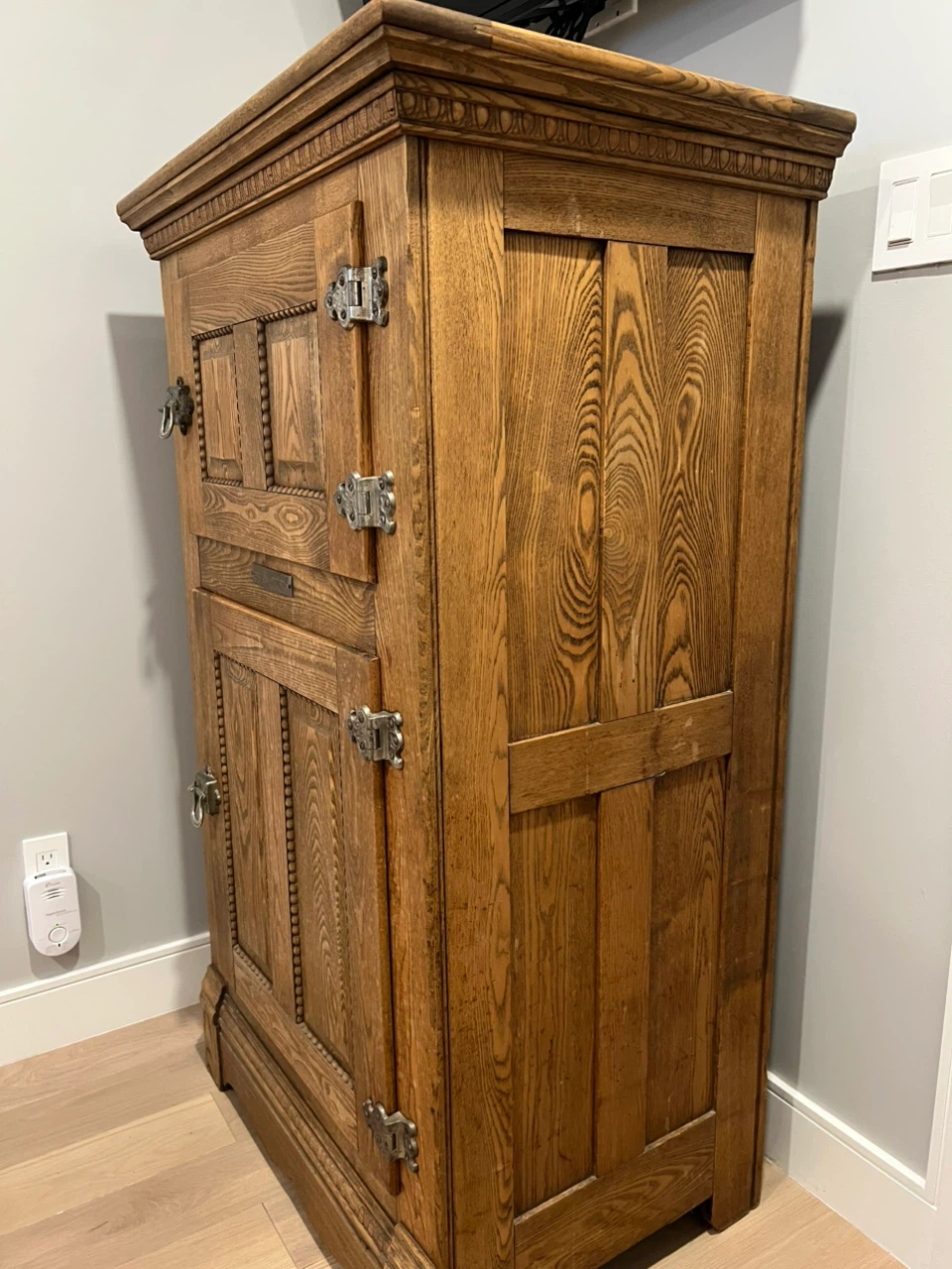 Antique Ice Box Refrigerator - photo 3