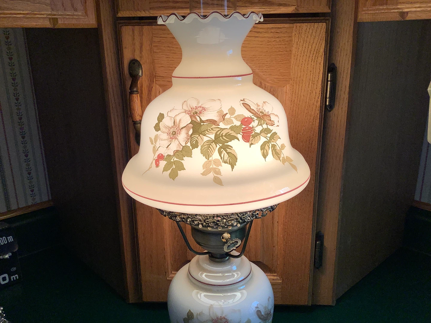 Vt Tri-Light Milk Glass Hurricane Lamp w Hd Ptd Floral Motifs 🐞 - photo 3