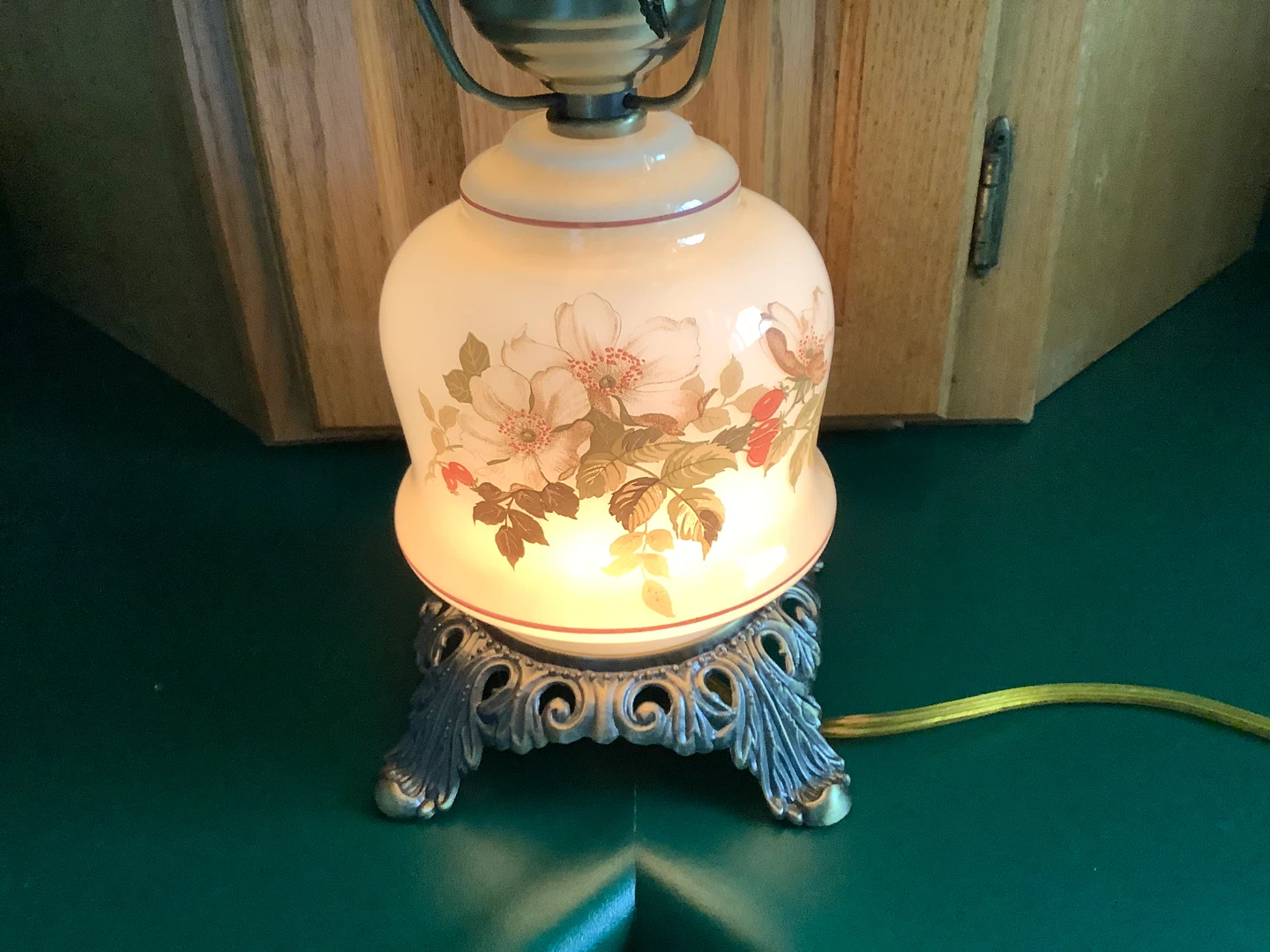 Vt Tri-Light Milk Glass Hurricane Lamp w Hd Ptd Floral Motifs 🐞 - photo 4