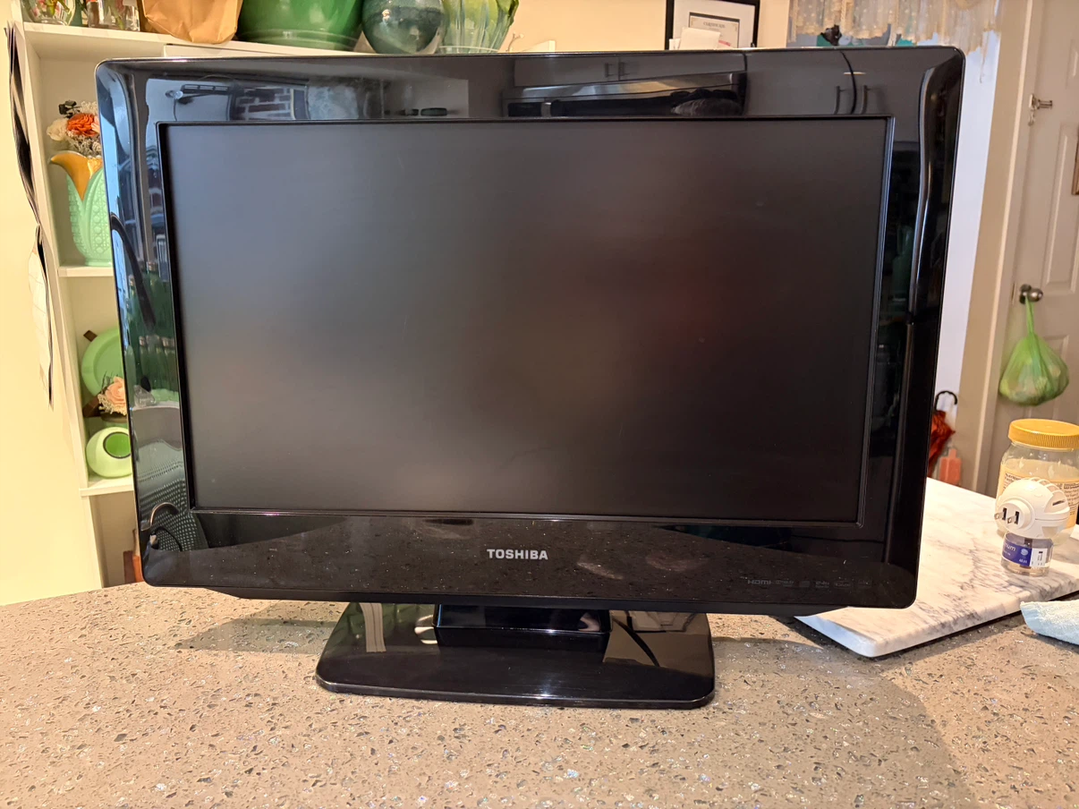 Toshiba 26” TV/DVD Combo - photo 5