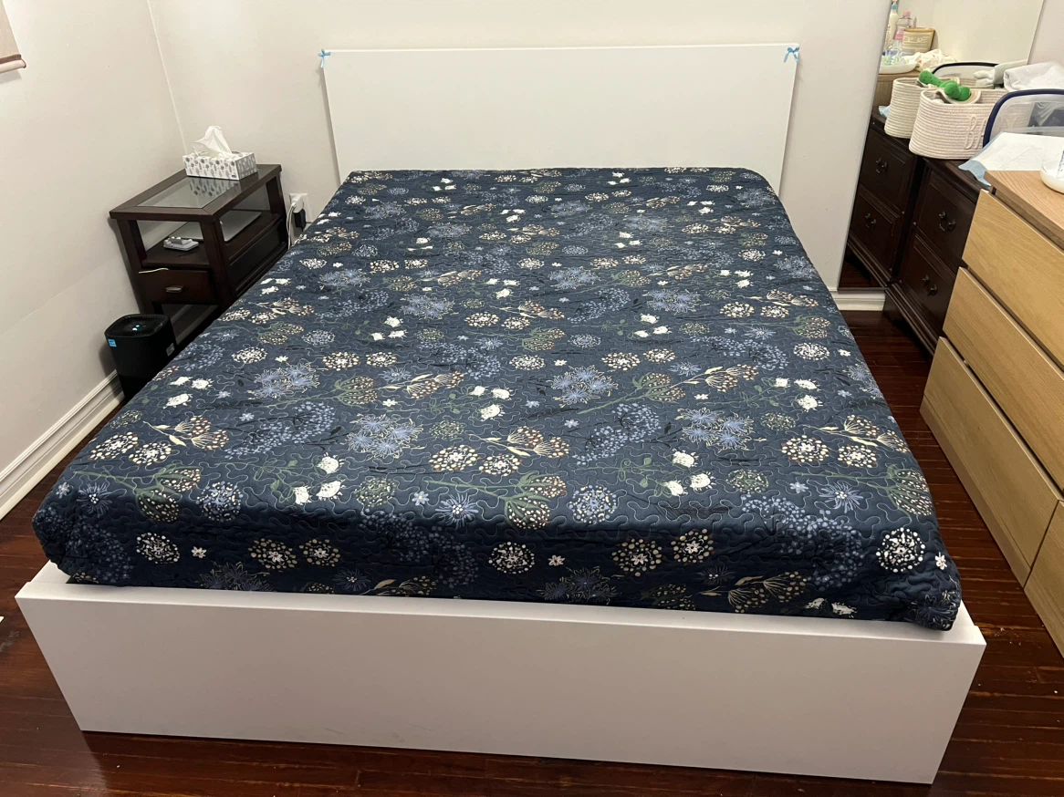 Bed and mattres