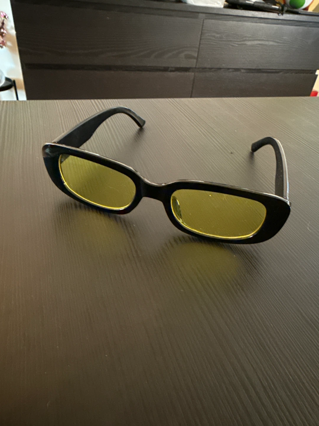 Black Rectangular Sunglasses with Yellow Lenses - photo 2