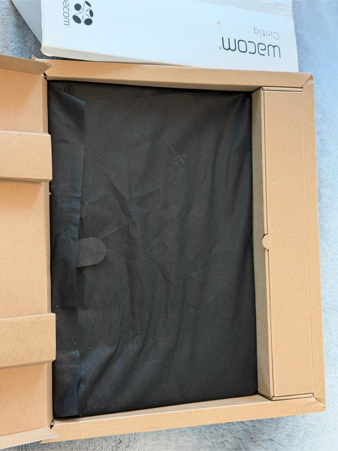 Wacom Cintiq 16 Drawing Tablet - photo 3