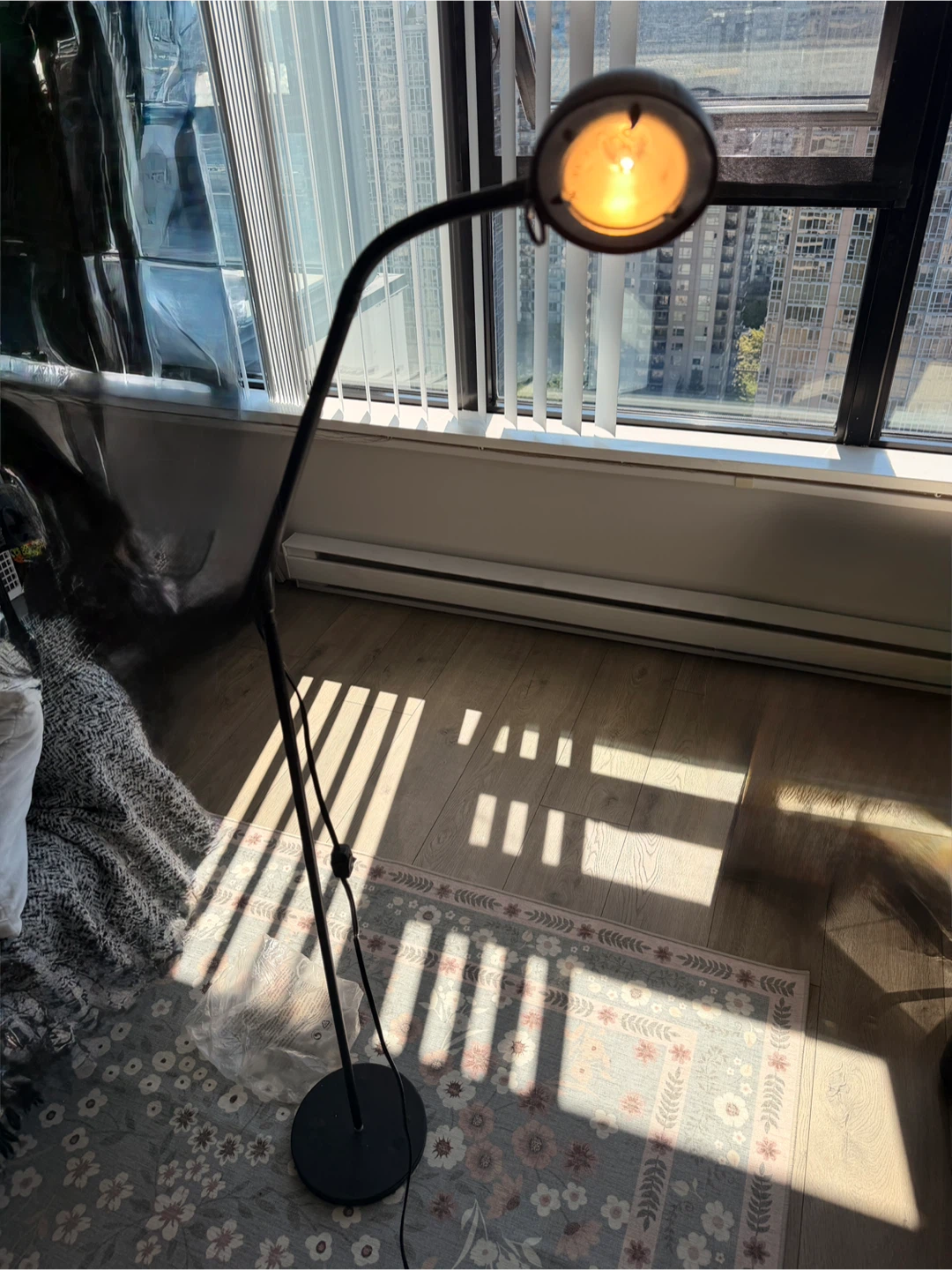 IKEA Floor Reading Lamp – Sleek Black Design - photo 2