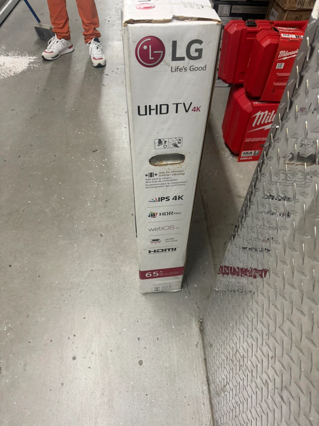 LG 65" UHD 4K TV - photo 2