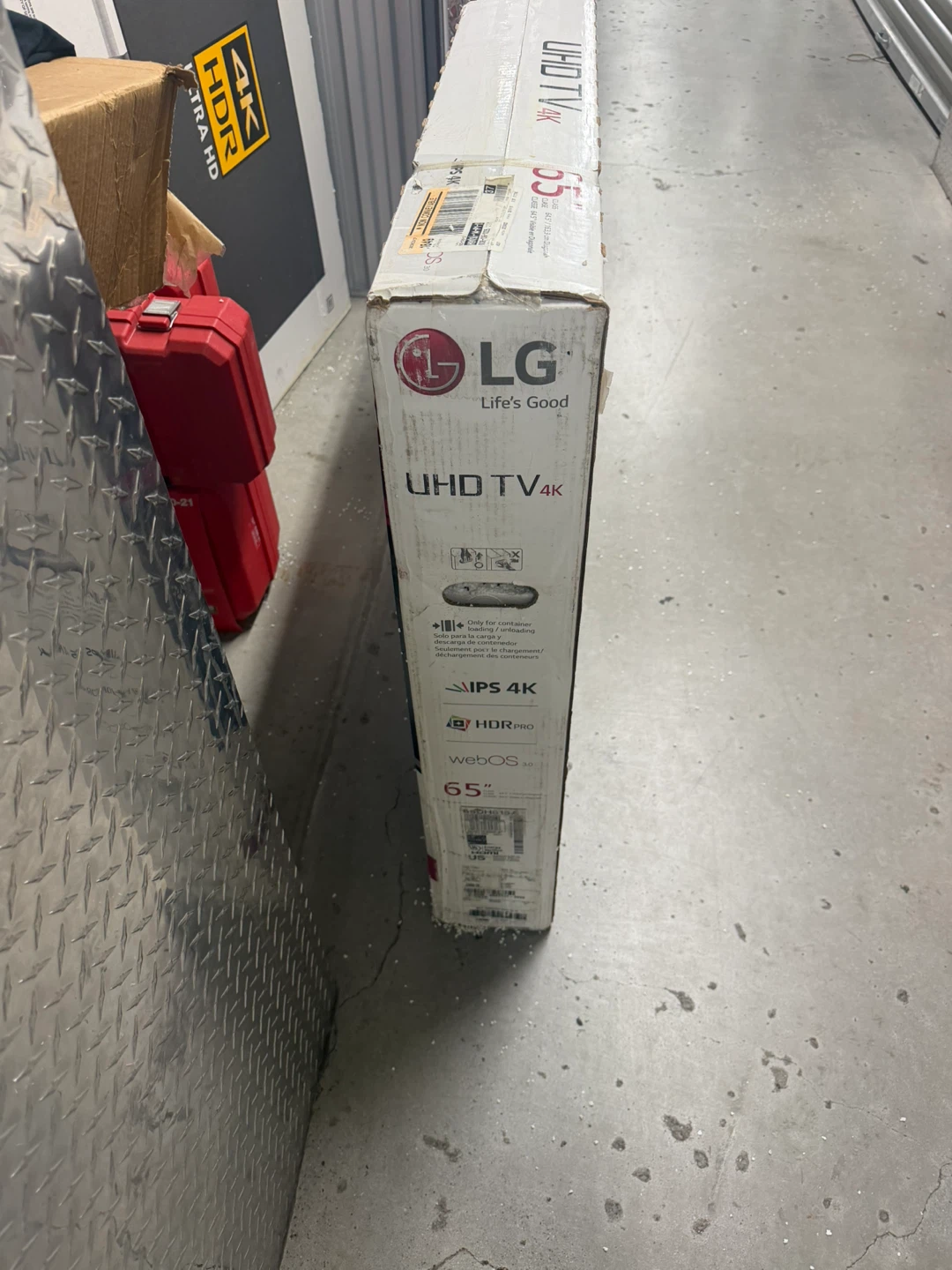 LG 65" UHD 4K TV - photo 3