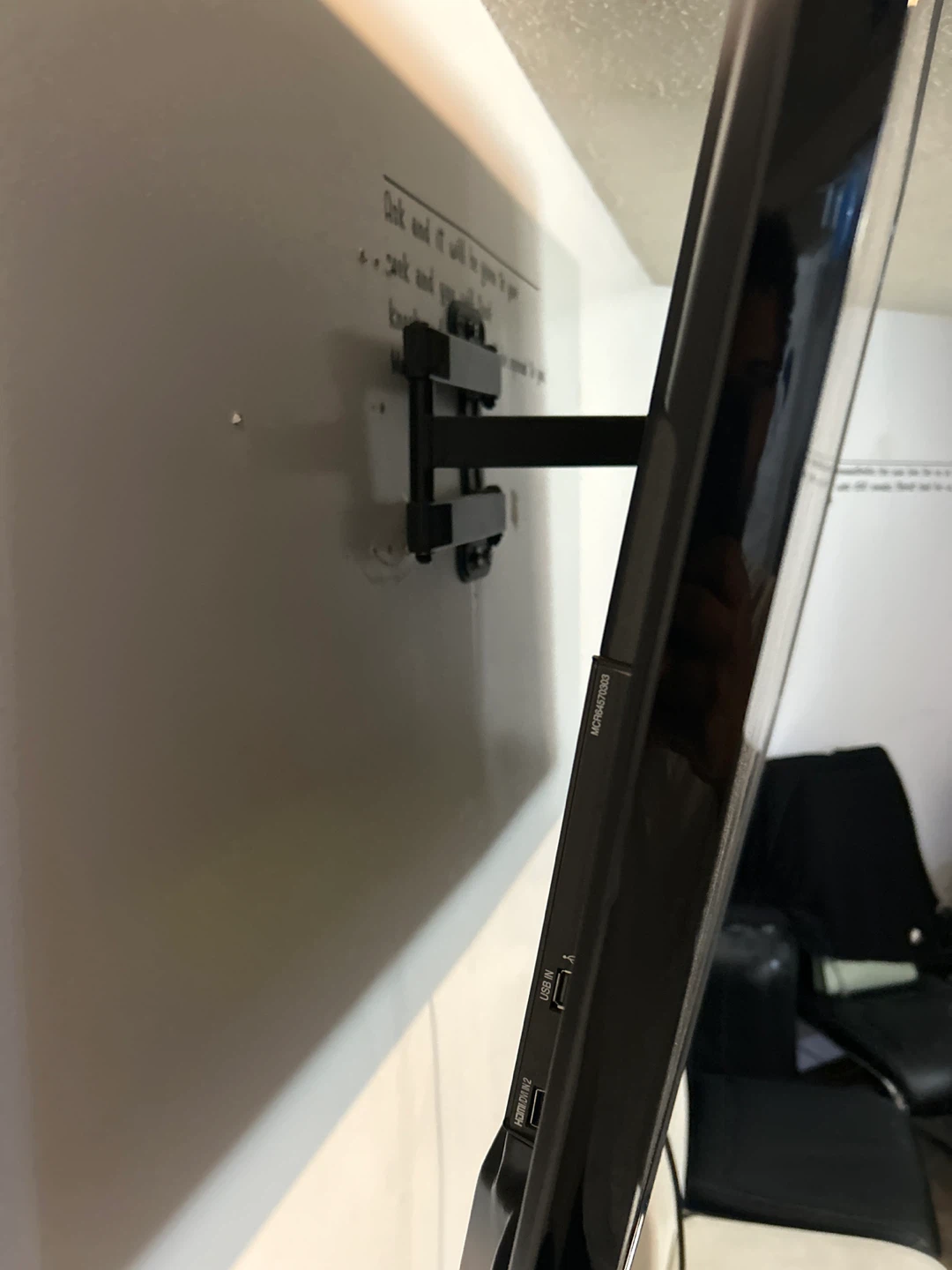 LG 50" TV - photo 2