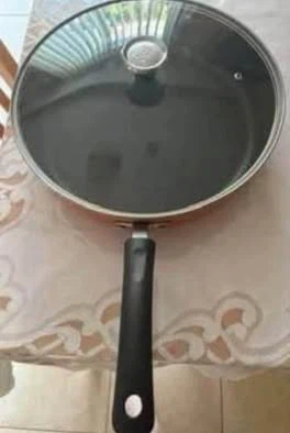 Small and big frying pan (Okay condition) (Both for FREE) - photo 4