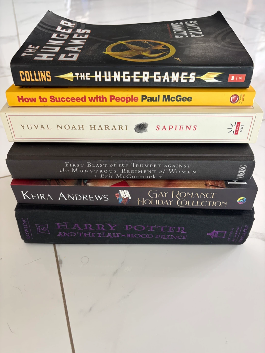 Collection of 6 Books: Hunger Games, Sapiens, Harry Potter…