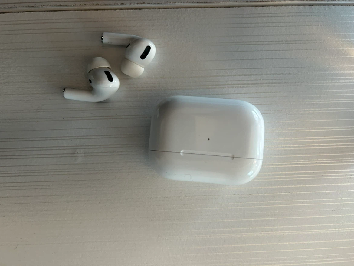 AirPods Pro 3rd Gen  Like New, I’m Selling for Charity - photo 2
