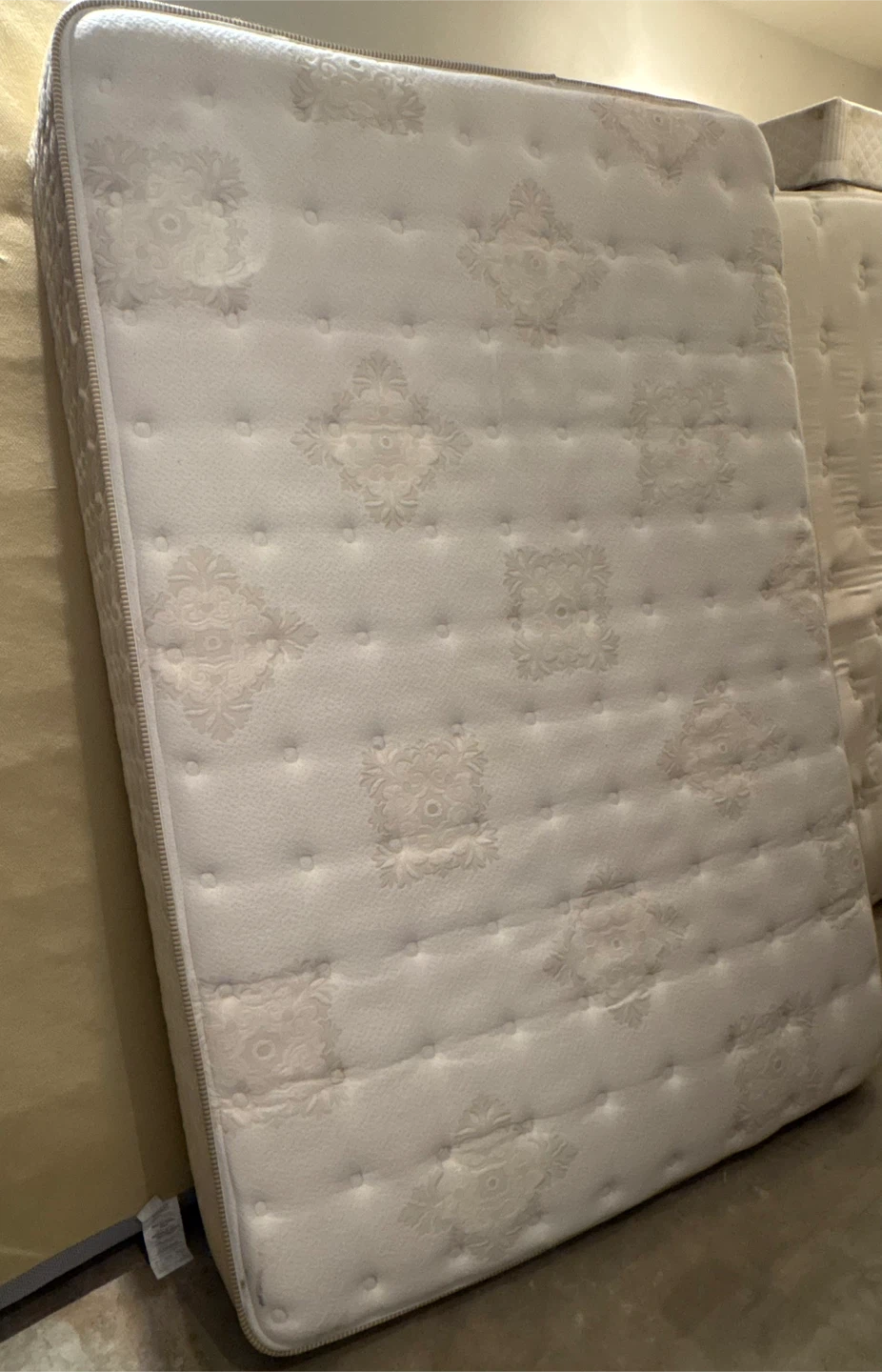 Sealy Posturepedic double Mattress - photo 2