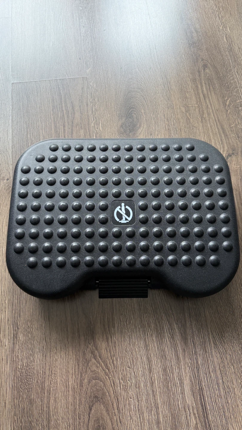 Adjustable Ergonomic Footrest