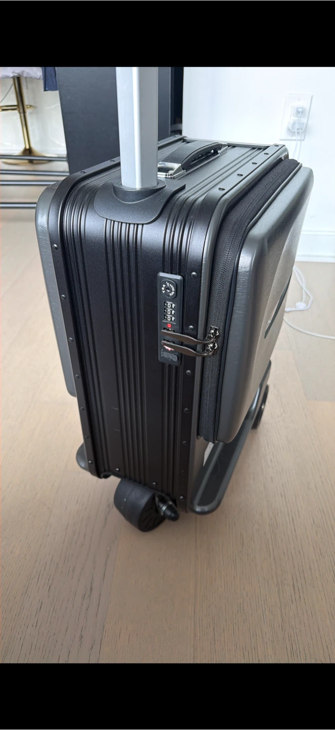 Airwheel Robot Smart Luggage - photo 2
