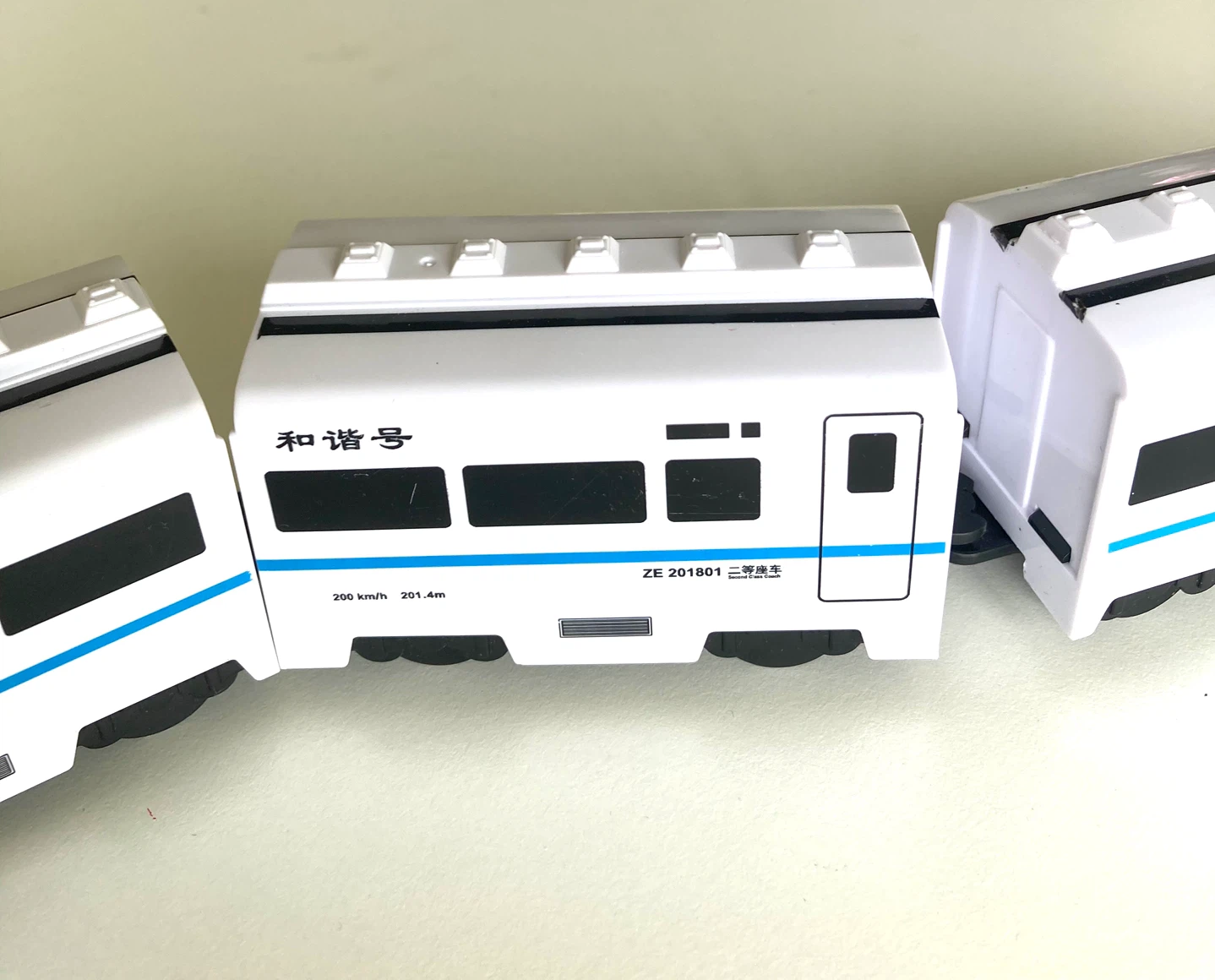 Moving CRH Train Model Toy - photo 4