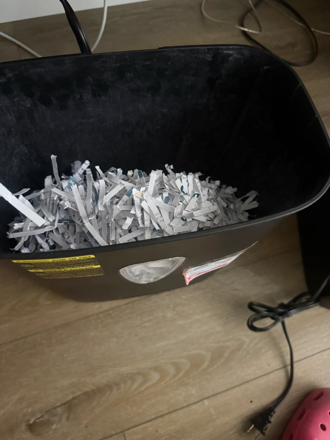 Amazon Basics 6-Sheet Micro-Cut Shredder - photo 4