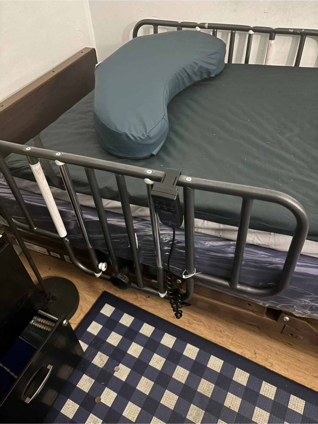 🛏️ Twin Hospital Bed for Sale – Excellent Condition! - photo 3