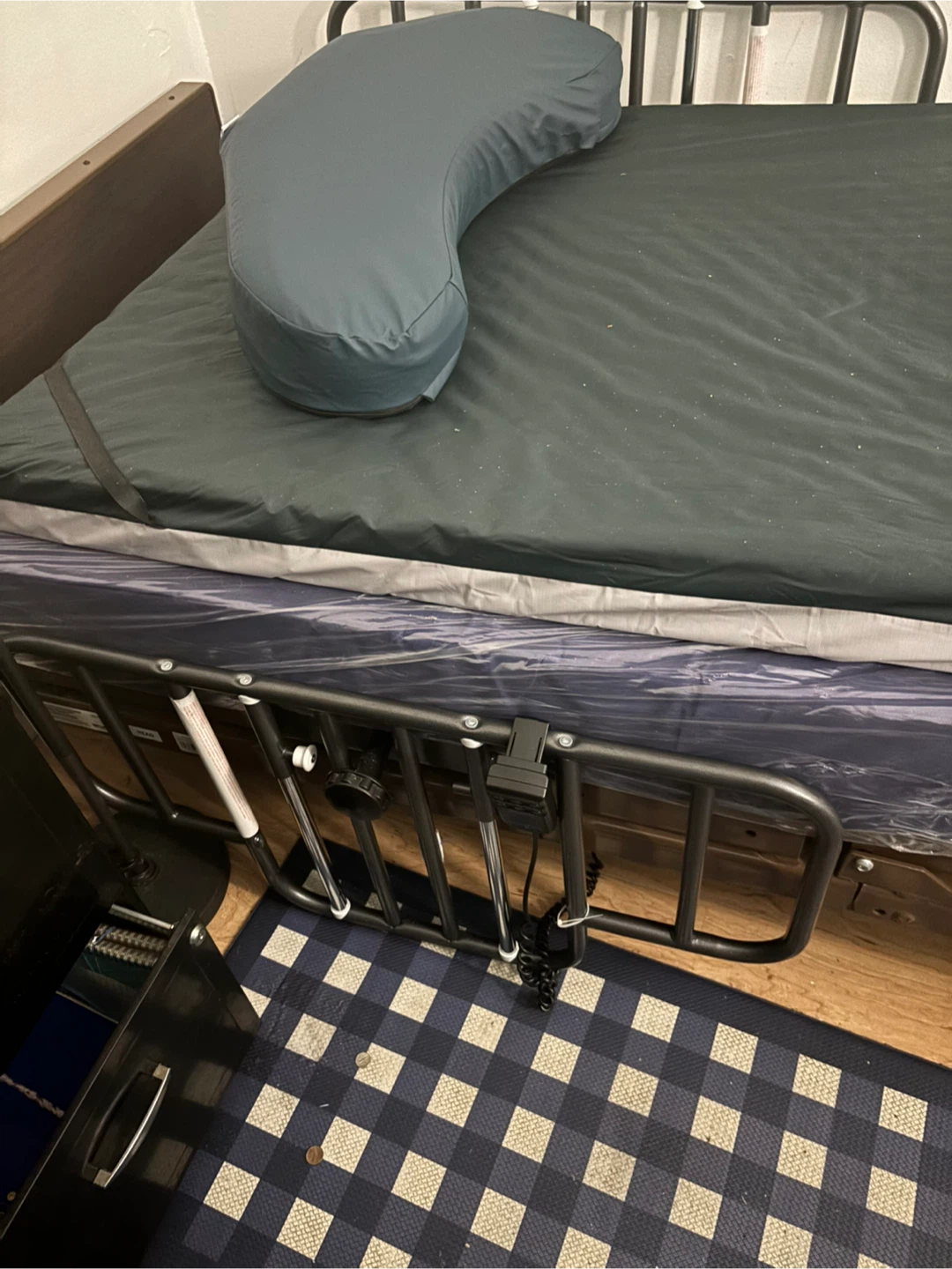 🛏️ Twin Hospital Bed for Sale – Excellent Condition! - photo 4