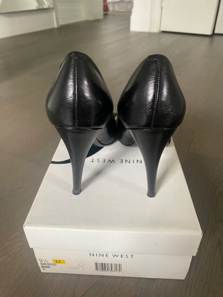 Nine West Black Leather Heels - Size 9.5M - photo 3