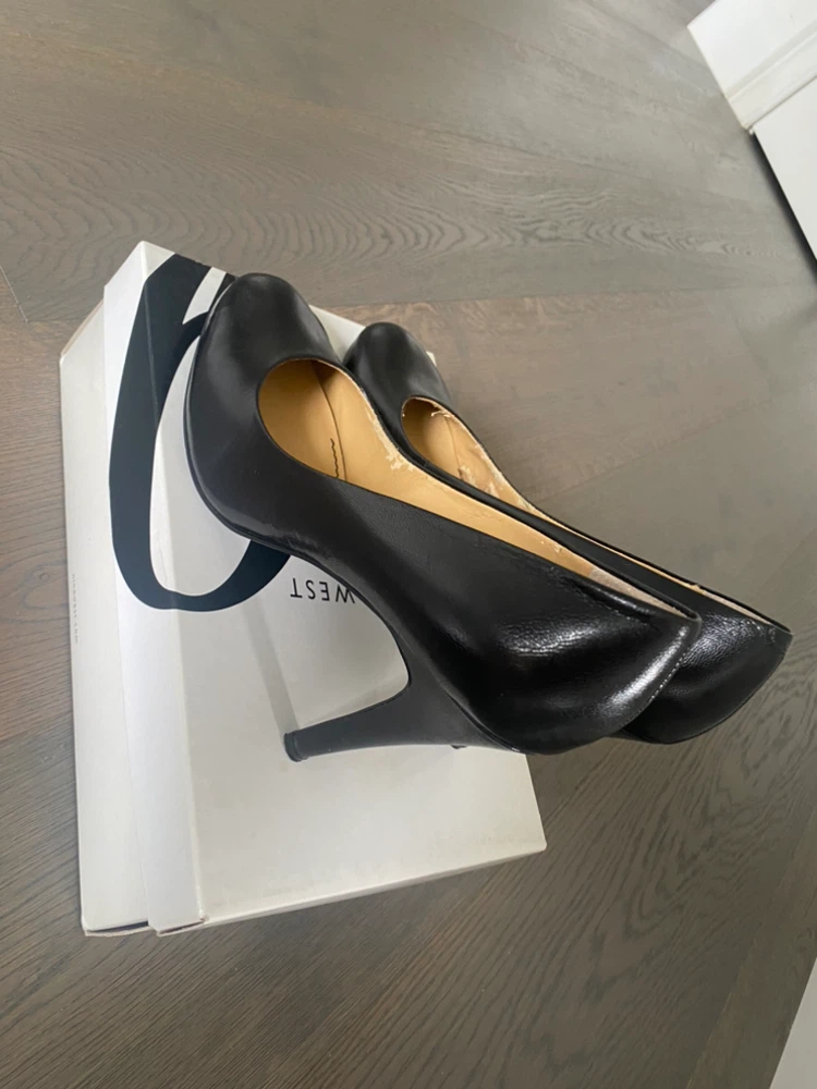 Nine West Black Leather Heels - Size 9.5M - photo 4