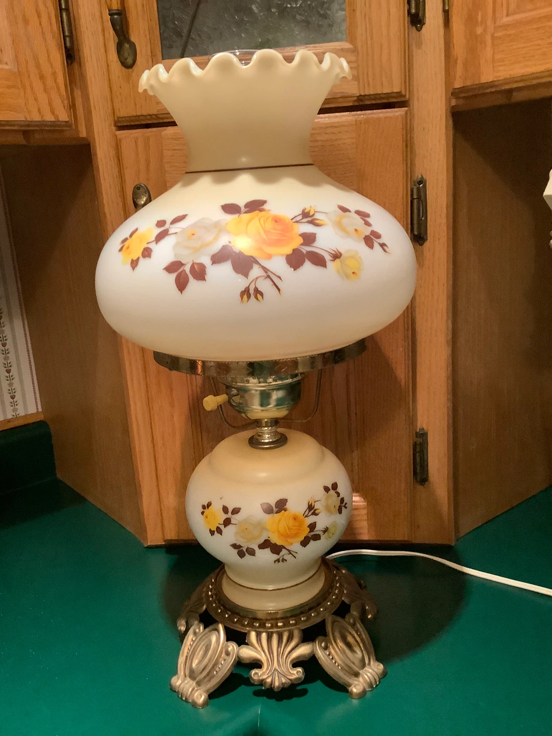 Vt Hurricane Lamp with Hd Painted Floral Motifs 🐞